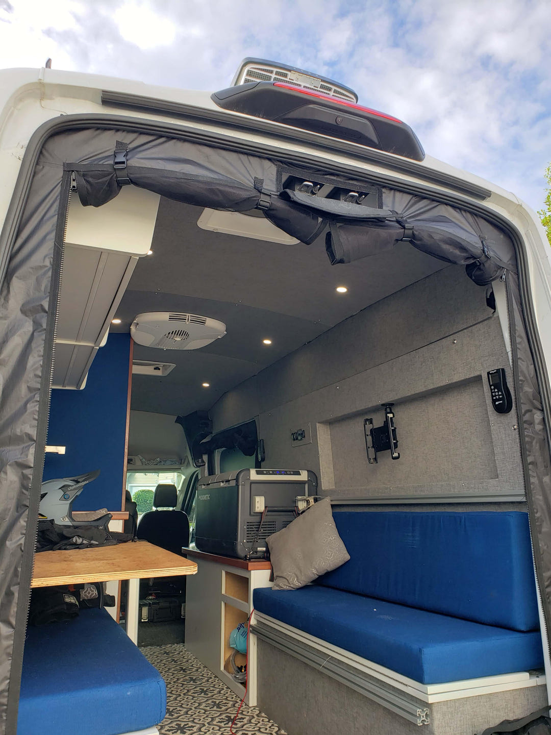 Ford Transit Rear Screen - AVC RIG