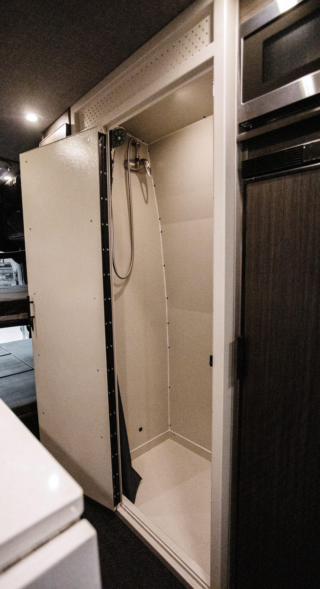 33" Shower - 33" x 24" x 74.5" - AVC RIG