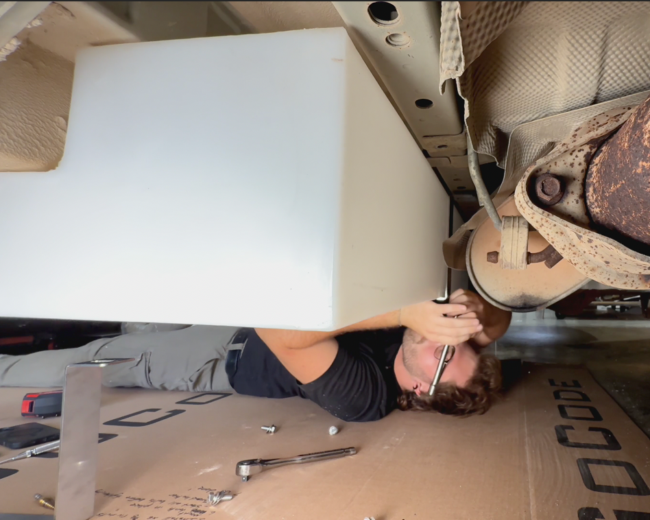 16-Gallon Transit Undercarriage Water Tank (TR-UC-16) – view 3
