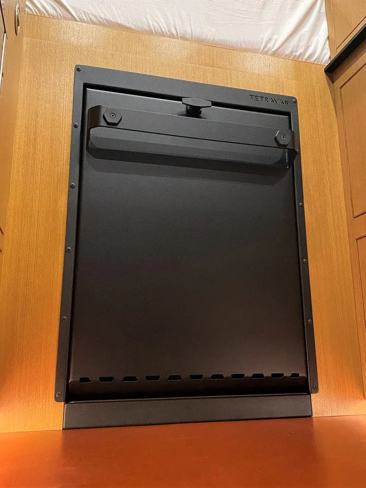 Tetravan Folding Shower 2.1 with Magnetic Curtain - AVC RIG