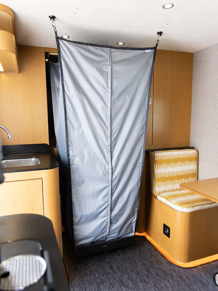Tetravan Folding Shower 2.1 with Magnetic Curtain - AVC RIG